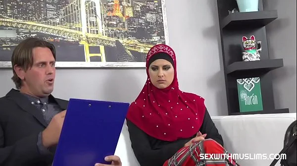 Lawyer settles for fine muslim pussy