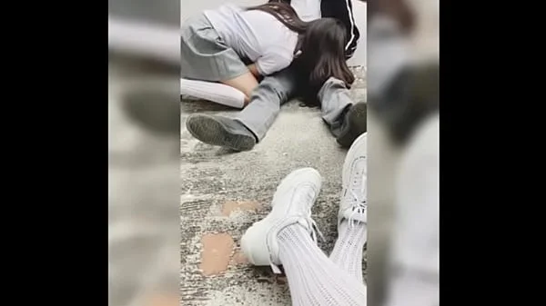 Mejores AMIGAS Estudiantes Putitas de la ESCUELA Técnica se Graban Chupándole la VERGA a un Wey y Cogiendo en la Escuela! Colegiala Mexicana Amateur Follando en Público, Alumnos Precoces! Parte 1