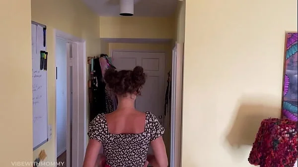 Curly Haired Jewish Housewife Fucks Delivery Driver with VIBEWITHMOMMY