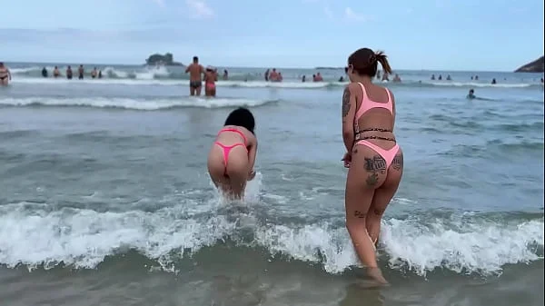 Virada na praia com amigos