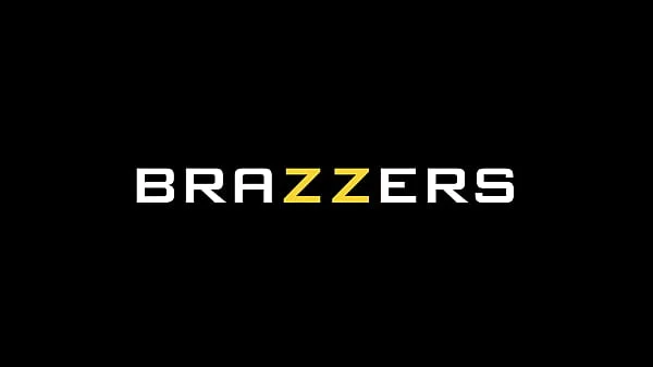 Gangbang di Emergenza - Valentina Nappi / Brazzers  / stream full from www.zzfull.com/rope