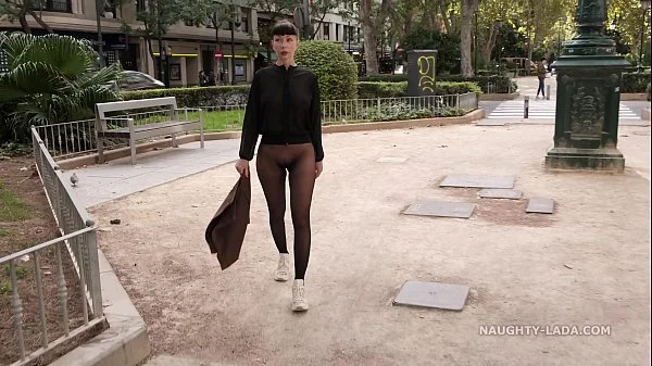 No skirt seamless pantyhose in public