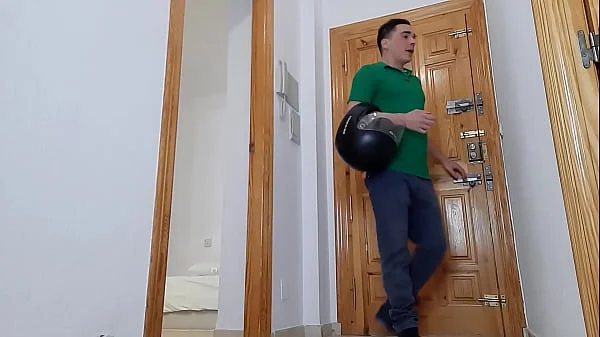 HOME DELIVERY MAN RECEIVES HOT BLOWJOB FROM MATURE BLONDE