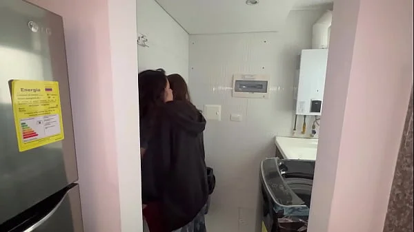 Mi novia me descubre siendo infiel en una llamada caliente mientras la tenemos en la habitación de invitados