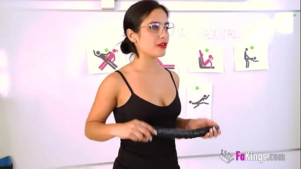 Muñequita Enfadada learns about sex from exceptional teacher Maria Wars!