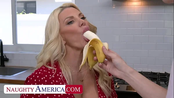 Brittany Andrews gets delivered some juicy cock