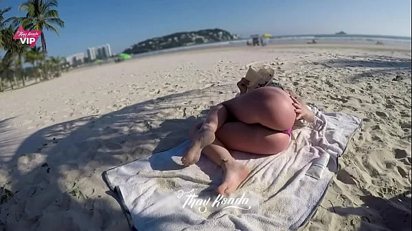 Não resisti e gozei ali na praia mesmo e foi delicioso