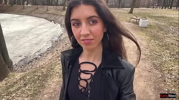 I want to walk through the park with cum on my face! Cum on my face! - Public Cumwalk