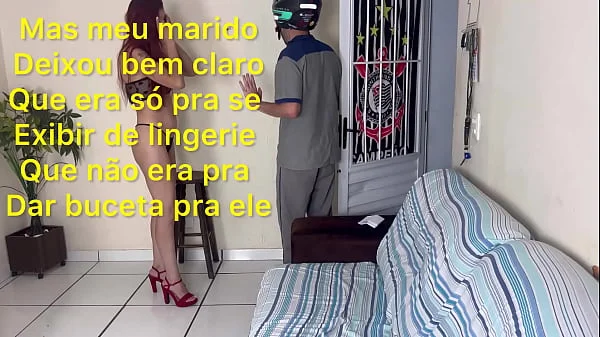 Marido pede pra esposa receber entregador só de calcinha