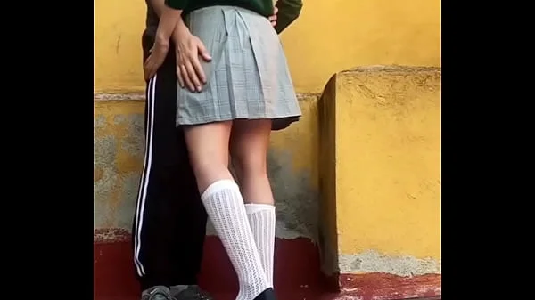 ESTUDIANTES COGEN en PUBLICO, En el PATIO de ATRÁS de la ESCUELA Antes de la Cuarentena, COLEGIALA MEXICANA Se COME TODO EL SEMEN, LE DEJA BIEN LIMPIA LA VERGA