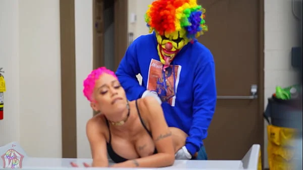 Ebony Pornstar Jasamine Banks Gets Fucked In A Busy Laundromat by Gibby The Clown