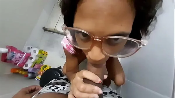 Minha pequena e tímida enteada no banheiro - teen