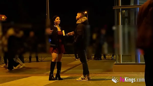 Teasing random guys at the streets? Cuban hottie Amanda Luxor definitely has no limits!!