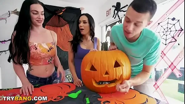 MILF Tia Cyrus Got Her Head Stuck In A Pumpkin. You Know What Happens Next! Hahaha