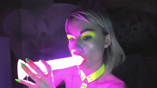 kelly copperfield deepthroats LED glowing dildo on webcam