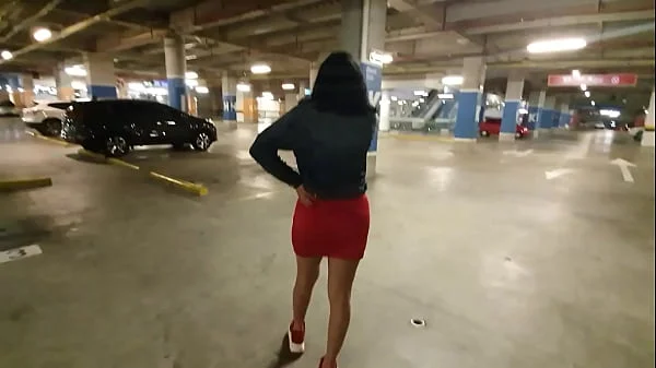 Martinasmith squirting at the Mall parking lot