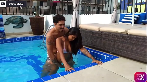 Sexo POV na piscina da Cobertura no Guarujá - Lucao e Lunna Vaz