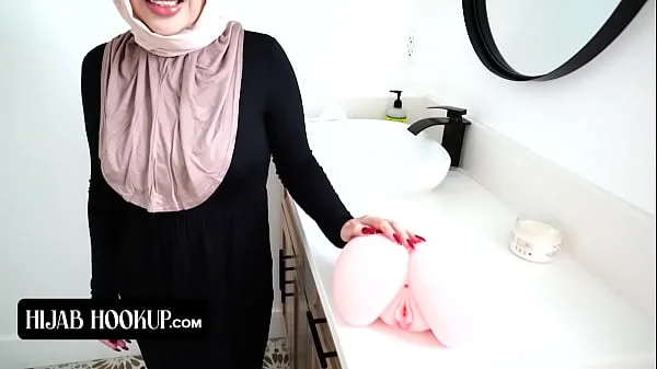 Thick Hijab Wife Tokyo Lynn Can No Longer Resists Her Horny Husband