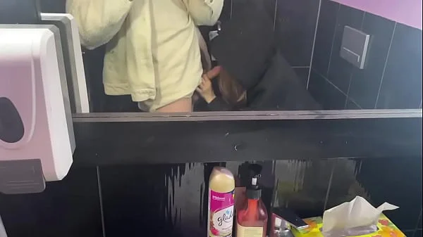 Slut had sex in the toilet of the club