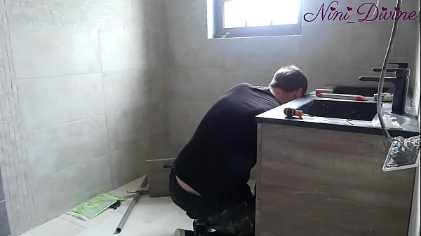 Construction Worker Fucking My Stepmom's Big Ass During Work!