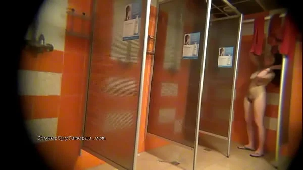 Spy on real Russian women in public bathroom