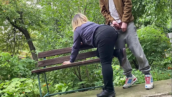 Cum on big ass MILF in jeans in the park